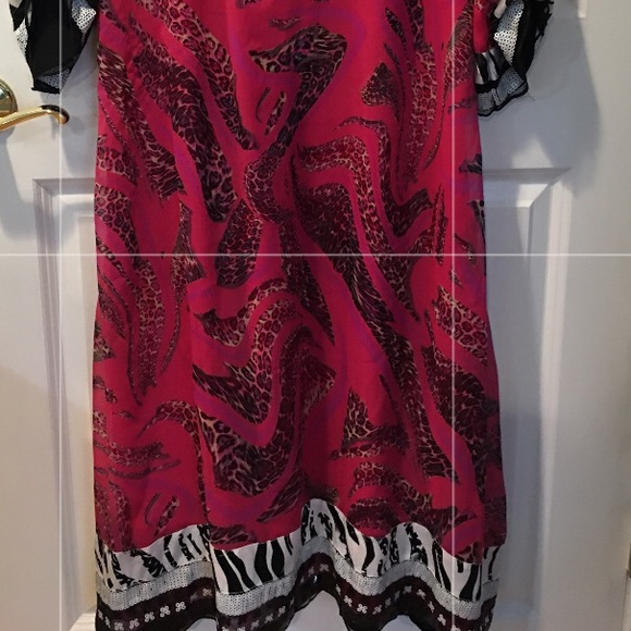 Exotic Imported Caftan Hot Pink w black white trim - Picture 4 of 4